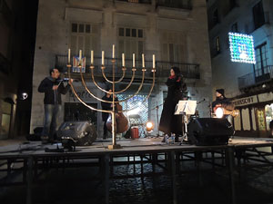 L'encesa de les llums de Hanukk&agrave; a la pla&ccedil;a del Vi