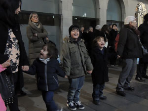 L'encesa de les llums de Hanukk&agrave; a la pla&ccedil;a del Vi