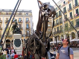 Espectacle Nit fantàstica a la plaça de la Independència, per la Cia. Antigua y Barbuda