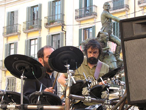 Espectacle Nit fantàstica a la plaça de la Independència, per la Cia. Antigua y Barbuda