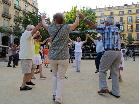 Festival Und&agrave;rius. Sardanes a la pla&ccedil;a de la Independ&egrave;ncia