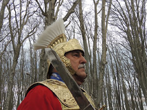 75&egrave; aniversari Associaci&oacute; de Jes&uacute;s Crucificat - Manaies de Girona. Vexillatio Gerundensis. Desfilada de 781 manaies pels carrers de Girona