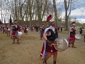 75&egrave; aniversari Associaci&oacute; de Jes&uacute;s Crucificat - Manaies de Girona. Vexillatio Gerundensis. Desfilada de 781 manaies pels carrers de Girona
