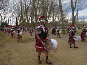 75&egrave; aniversari Associaci&oacute; de Jes&uacute;s Crucificat - Manaies de Girona. Vexillatio Gerundensis. Desfilada de 781 manaies pels carrers de Girona