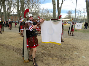 75&egrave; aniversari Associaci&oacute; de Jes&uacute;s Crucificat - Manaies de Girona. Vexillatio Gerundensis. Desfilada de 781 manaies pels carrers de Girona