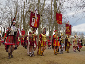 75&egrave; aniversari Associaci&oacute; de Jes&uacute;s Crucificat - Manaies de Girona. Vexillatio Gerundensis. Desfilada de 781 manaies pels carrers de Girona