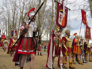 75&egrave; aniversari Associaci&oacute; de Jes&uacute;s Crucificat - Manaies de Girona. Vexillatio Gerundensis. Desfilada de 781 manaies pels carrers de Girona