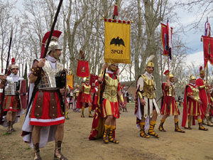 75&egrave; aniversari Associaci&oacute; de Jes&uacute;s Crucificat - Manaies de Girona. Vexillatio Gerundensis. Desfilada de 781 manaies pels carrers de Girona