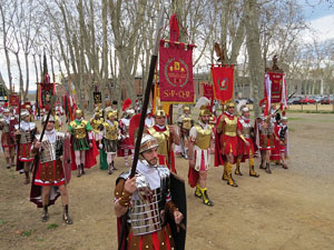 75&egrave; aniversari Associaci&oacute; de Jes&uacute;s Crucificat - Manaies de Girona. Vexillatio Gerundensis. Desfilada de 781 manaies pels carrers de Girona