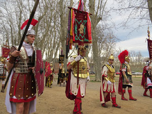 75&egrave; aniversari Associaci&oacute; de Jes&uacute;s Crucificat - Manaies de Girona. Vexillatio Gerundensis. Desfilada de 781 manaies pels carrers de Girona