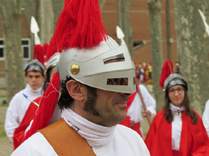75&egrave; aniversari Associaci&oacute; de Jes&uacute;s Crucificat - Manaies de Girona. Vexillatio Gerundensis. Desfilada de 781 manaies pels carrers de Girona