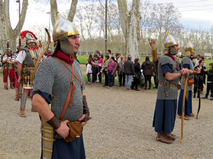 75&egrave; aniversari Associaci&oacute; de Jes&uacute;s Crucificat - Manaies de Girona. Vexillatio Gerundensis. Desfilada de 781 manaies pels carrers de Girona