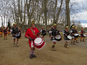75&egrave; aniversari Associaci&oacute; de Jes&uacute;s Crucificat - Manaies de Girona. Vexillatio Gerundensis. Desfilada de 781 manaies pels carrers de Girona