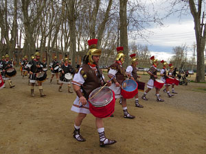 75&egrave; aniversari Associaci&oacute; de Jes&uacute;s Crucificat - Manaies de Girona. Vexillatio Gerundensis. Desfilada de 781 manaies pels carrers de Girona