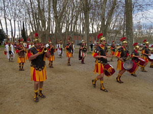 75&egrave; aniversari Associaci&oacute; de Jes&uacute;s Crucificat - Manaies de Girona. Vexillatio Gerundensis. Desfilada de 781 manaies pels carrers de Girona