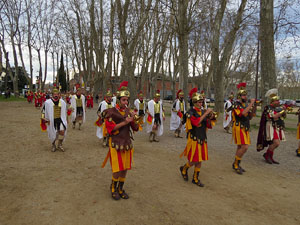 75&egrave; aniversari Associaci&oacute; de Jes&uacute;s Crucificat - Manaies de Girona. Vexillatio Gerundensis. Desfilada de 781 manaies pels carrers de Girona