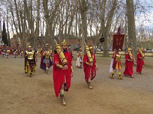 75&egrave; aniversari Associaci&oacute; de Jes&uacute;s Crucificat - Manaies de Girona. Vexillatio Gerundensis. Desfilada de 781 manaies pels carrers de Girona