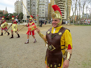 75&egrave; aniversari Associaci&oacute; de Jes&uacute;s Crucificat - Manaies de Girona. Vexillatio Gerundensis. Desfilada de 781 manaies pels carrers de Girona