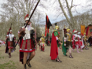75&egrave; aniversari Associaci&oacute; de Jes&uacute;s Crucificat - Manaies de Girona. Vexillatio Gerundensis. Desfilada de 781 manaies pels carrers de Girona
