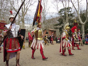 75&egrave; aniversari Associaci&oacute; de Jes&uacute;s Crucificat - Manaies de Girona. Vexillatio Gerundensis. Desfilada de 781 manaies pels carrers de Girona