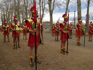 75&egrave; aniversari Associaci&oacute; de Jes&uacute;s Crucificat - Manaies de Girona. Vexillatio Gerundensis. Desfilada de 781 manaies pels carrers de Girona