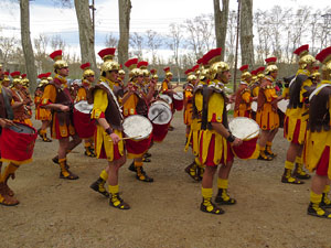 75&egrave; aniversari Associaci&oacute; de Jes&uacute;s Crucificat - Manaies de Girona. Vexillatio Gerundensis. Desfilada de 781 manaies pels carrers de Girona