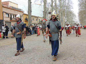 75&egrave; aniversari Associaci&oacute; de Jes&uacute;s Crucificat - Manaies de Girona. Vexillatio Gerundensis. Desfilada de 781 manaies pels carrers de Girona