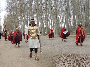 75&egrave; aniversari Associaci&oacute; de Jes&uacute;s Crucificat - Manaies de Girona. Vexillatio Gerundensis. Desfilada de 781 manaies pels carrers de Girona