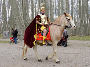 75&egrave; aniversari Associaci&oacute; de Jes&uacute;s Crucificat - Manaies de Girona. Vexillatio Gerundensis. Desfilada de 781 manaies pels carrers de Girona