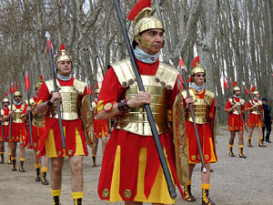 75&egrave; aniversari Associaci&oacute; de Jes&uacute;s Crucificat - Manaies de Girona. Vexillatio Gerundensis. Desfilada de 781 manaies pels carrers de Girona
