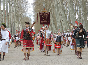 75&egrave; aniversari Associaci&oacute; de Jes&uacute;s Crucificat - Manaies de Girona. Vexillatio Gerundensis. Desfilada de 781 manaies pels carrers de Girona
