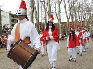 75&egrave; aniversari Associaci&oacute; de Jes&uacute;s Crucificat - Manaies de Girona. Vexillatio Gerundensis. Desfilada de 781 manaies pels carrers de Girona