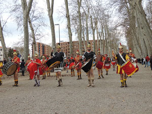 75&egrave; aniversari Associaci&oacute; de Jes&uacute;s Crucificat - Manaies de Girona. Vexillatio Gerundensis. Desfilada de 781 manaies pels carrers de Girona
