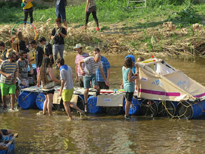 Fires de Sant Narc&iacute;s 2013. 2a. Baixada d'andr&ograve;mines pel riu Onyar del segle XXI
