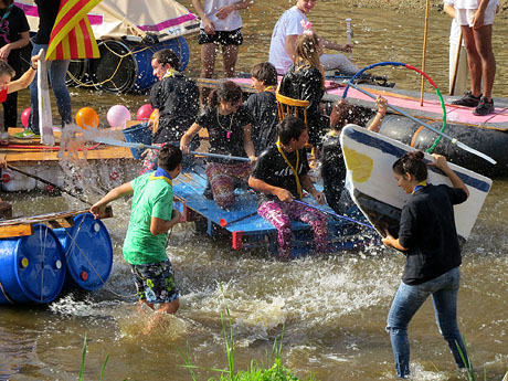 Fires de Sant Narc&iacute;s 2014. 3a. Baixada pel riu Onyar del segle XXI