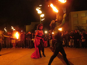 Fires de Girona 2014. Espectacle la bella i les b&egrave;sties, a c&agrave;rrec de Carros de Foc