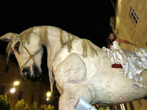 Fires de Girona 2014. Espectacle la bella i les b&egrave;sties, a c&agrave;rrec de Carros de Foc