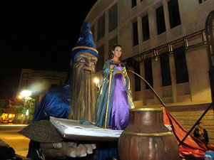 Fires de Girona 2014. Espectacle la bella i les b&egrave;sties, a c&agrave;rrec de Carros de Foc