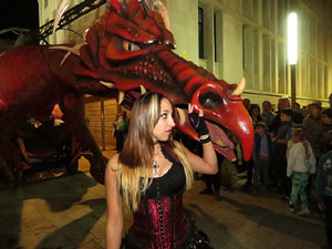 Fires de Girona 2014. Espectacle la bella i les b&egrave;sties, a c&agrave;rrec de Carros de Foc