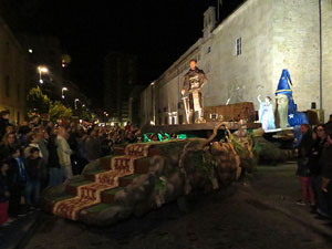 Fires de Girona 2014. Espectacle la bella i les b&egrave;sties, a c&agrave;rrec de Carros de Foc