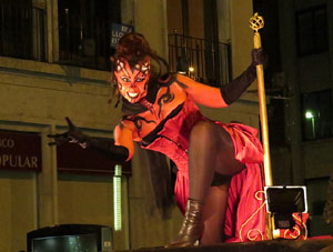 Fires de Girona 2014. Espectacle la bella i les b&egrave;sties, a c&agrave;rrec de Carros de Foc