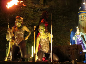 Fires de Girona 2014. Espectacle la bella i les b&egrave;sties, a c&agrave;rrec de Carros de Foc