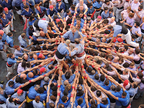 Actuació dels Marrecs de Salt a la plaça del Vi