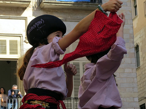 Eufòria dels Minyons de Terrasa pels castells de 10 pisos carregat i descarregat a la plaça del Vi