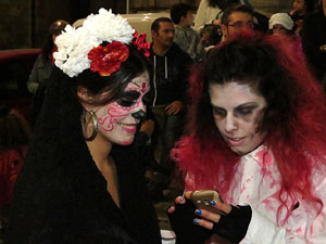 Fires de Girona 2014. Zombie Walk pels carrers de Girona dins el festival Acocollona't