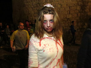 Fires de Girona 2014. Zombie Walk pels carrers de Girona dins el festival Acocollona't