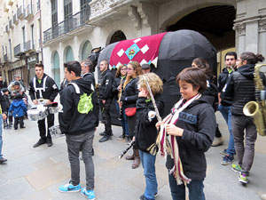 Girona10. Cercavila amb Girona Marxing Band i la Mula Baba