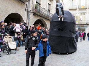 Girona10. Cercavila amb Girona Marxing Band i la Mula Baba