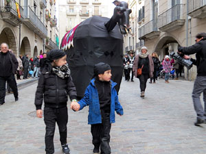 Girona10. Cercavila amb Girona Marxing Band i la Mula Baba