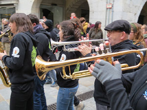 Girona10. Cercavila amb Girona Marxing Band i la Mula Baba
